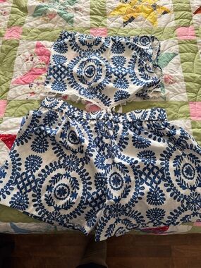 SHEIN Set White Crop Top and short with Blue Medallion Print